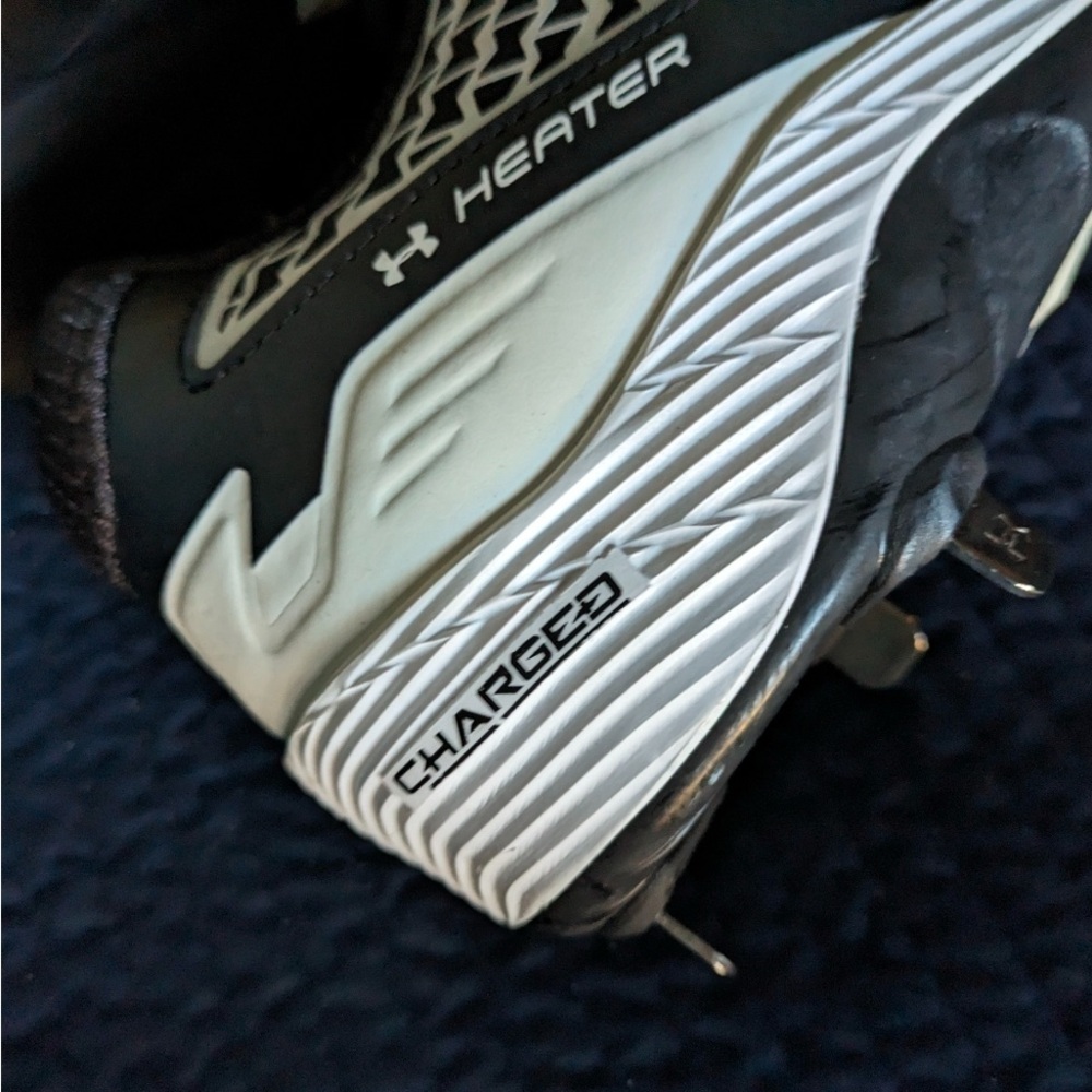 Under Armour Heater Men 13 Black and White Charges Metal Baseball Cleats 042025 - Picture 3 of 6